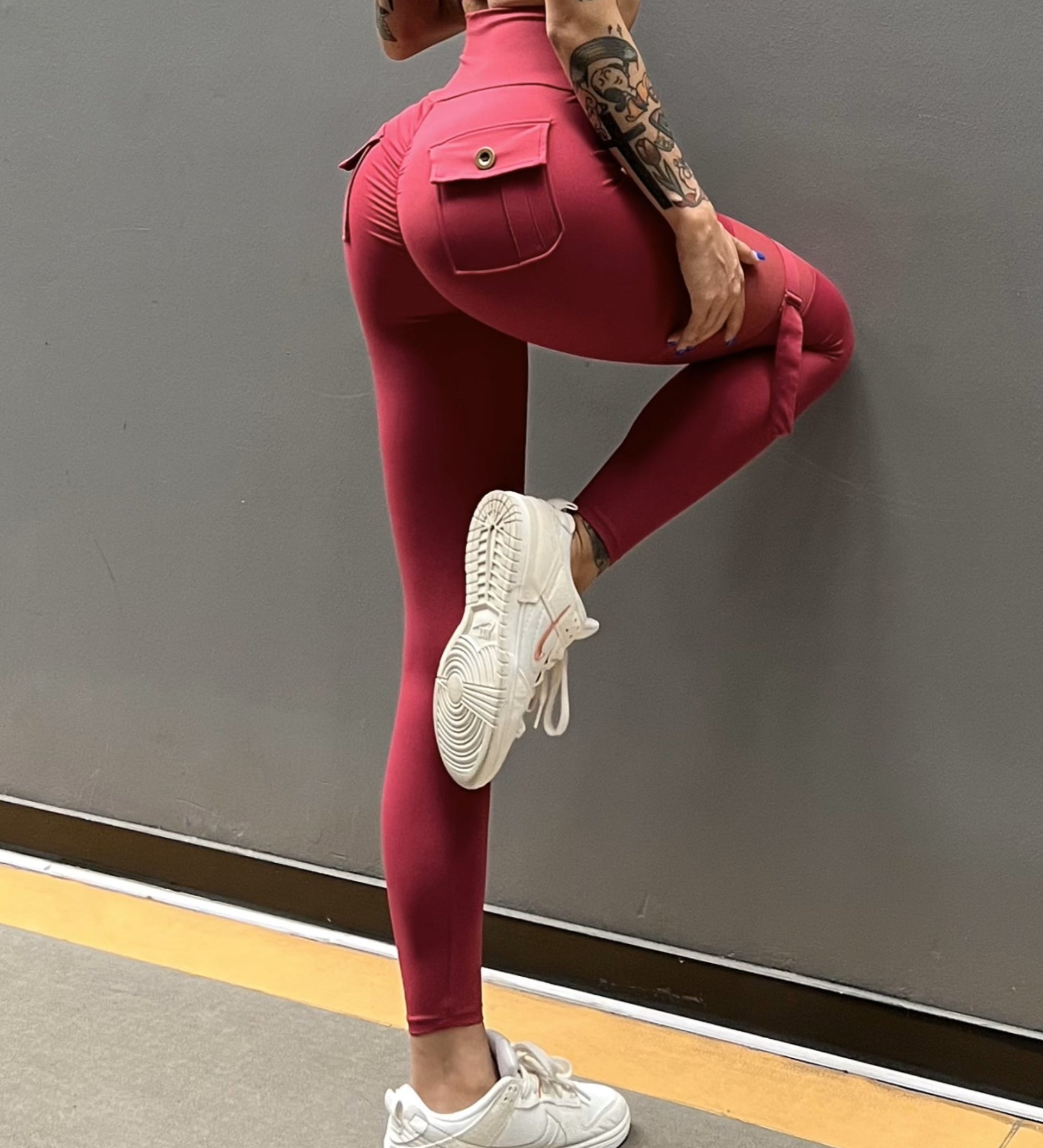 Unique Cut Out Pocket Mesh Yoga Pants Scrunch Bum Leggings